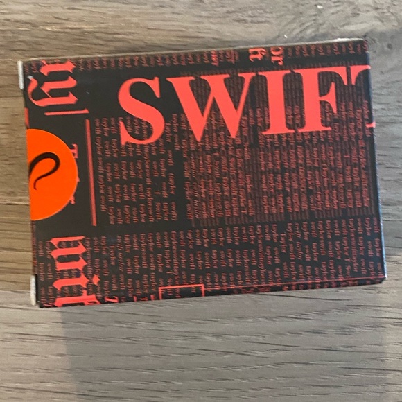 NIP. Taylor Swift Look What You Made Me Do Glitter Polaroid Picture Frame. - Picture 3 of 7